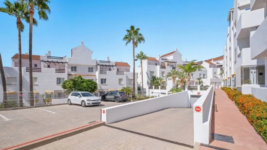 Apartamento de 2 dormitorios en Estepona, Spain No. 645 № 16