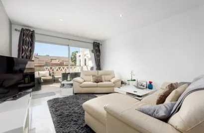 Apartamento de 3 dormitorios en Marbella, Spain No. 442