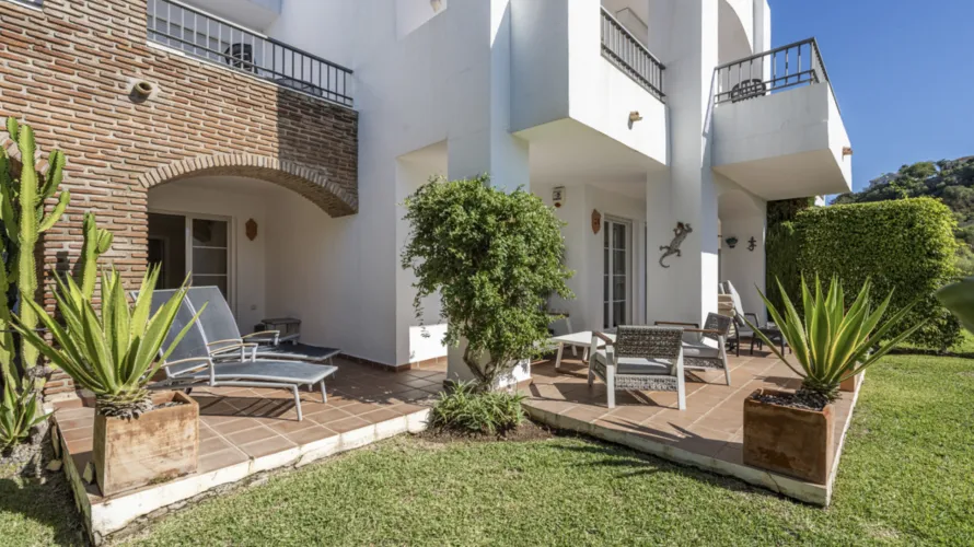 Apartamento de 3 dormitorios en Benahavís, Spain No. 480 № 1