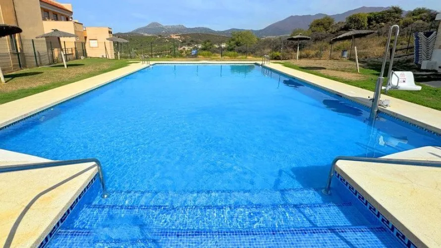 Apartamento de 2 dormitorios en Casares, Spain No. 583 № 2