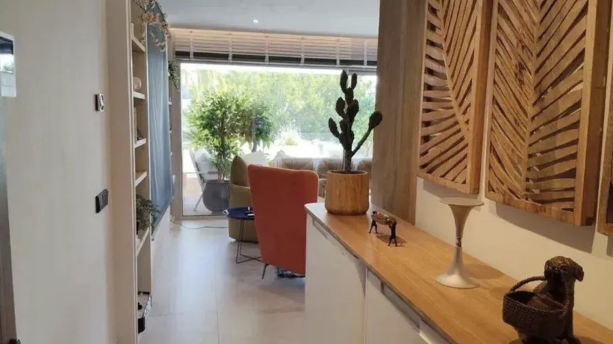 Apartamento de 3 dormitorios en Cortes (San Pedro De Alcantara), Spain No. 719 № 3