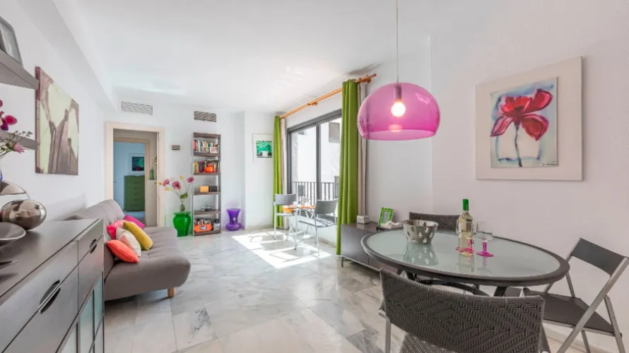 Apartamento de 1 dormitorio en Marbella, Spain No. 509 № 2