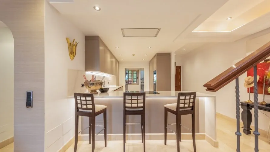 Dúplex de 3 dormitorios en Estepona, Spain No. 243 № 5