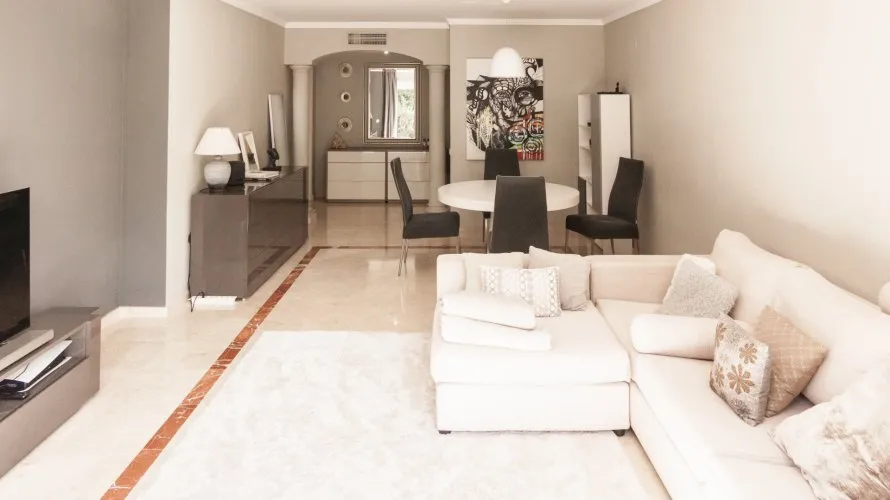 Apartamento de 3 dormitorios en Marbella, Spain No. 232 № 6