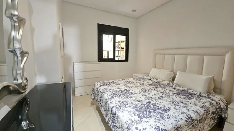 Apartamento de 3 dormitorios en Marbella, Spain No. 798 № 10