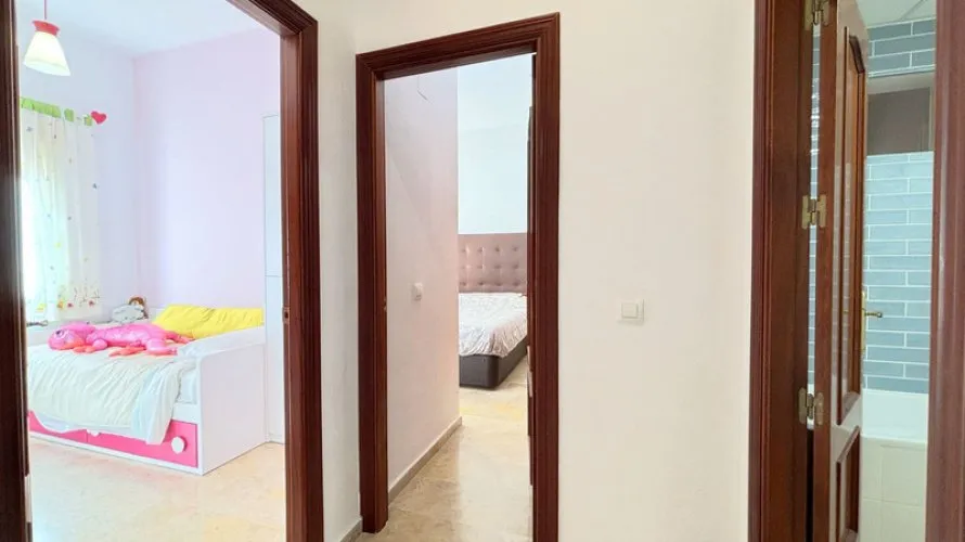 Apartamento de 3 dormitorios en Marbella, Spain No. 577 № 8