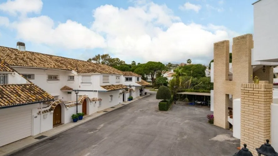 Dúplex de 3 dormitorios en Nueva Andalucía, Spain No. 276 № 7