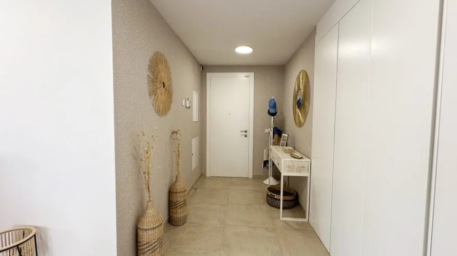 Apartamento de 3 dormitorios en Estepona, Spain No. 707 № 3