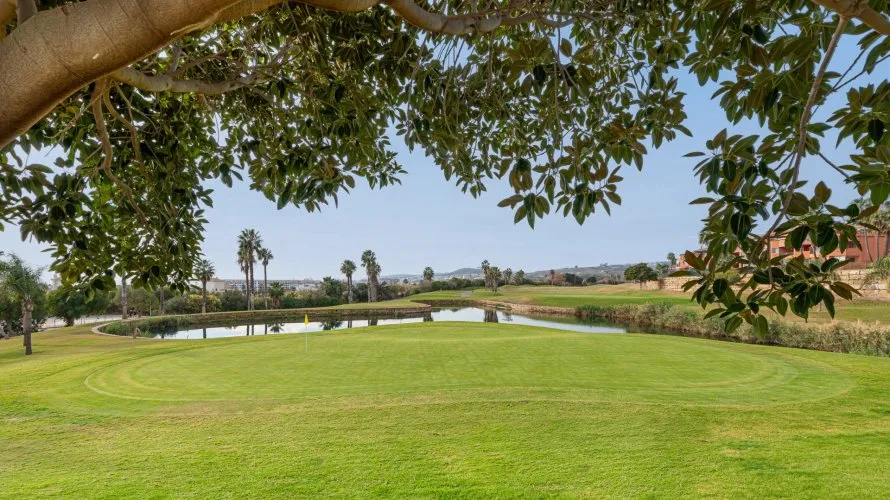 Apartamento de 2 dormitorios en Casares, Spain No. 304 № 5