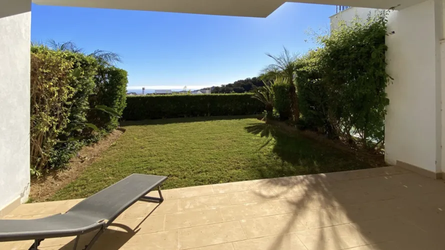 Apartamento de 2 dormitorios en Marbella, Spain No. 495 № 1