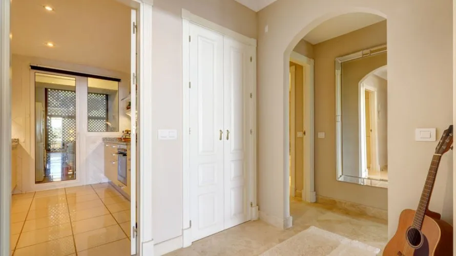 Apartamento de 2 dormitorios en Estepona, Spain No. 653