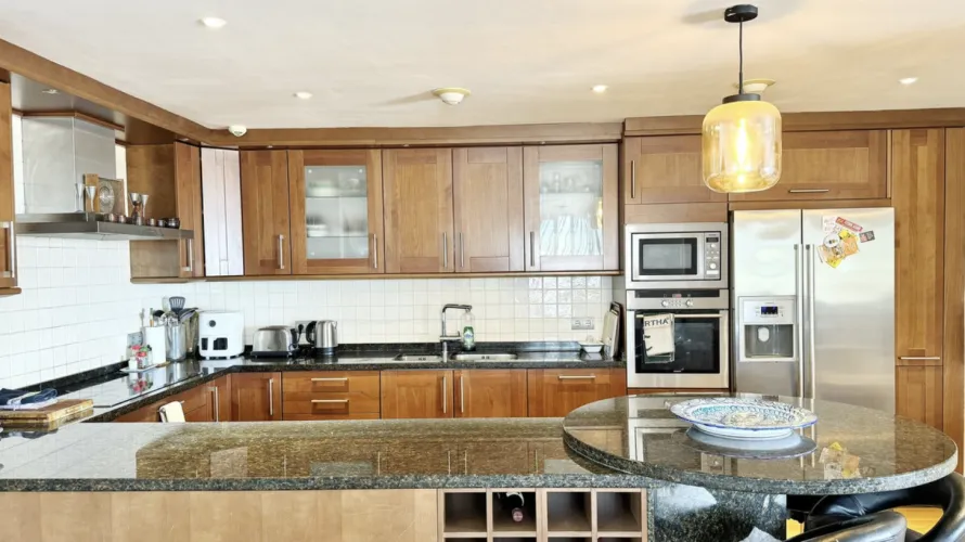 Apartamento de 3 dormitorios en La Atalaya, Spain No. 452 № 1