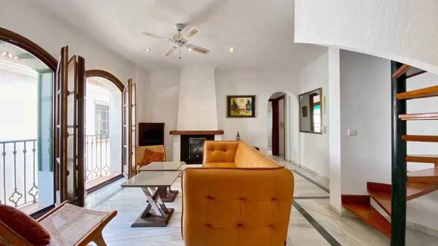 Dúplex de 3 dormitorios en Marbella, Spain No. 624 № 3