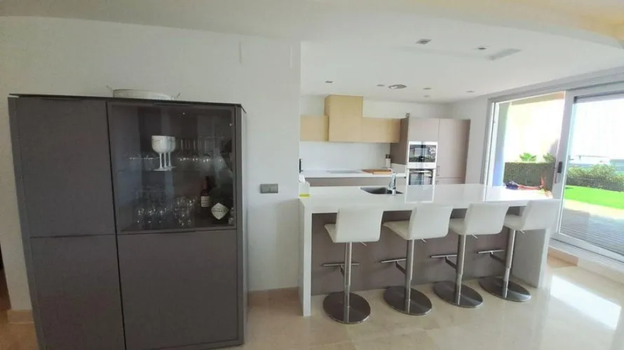 Apartamento de 4 dormitorios en Benahavís, Spain No. 333 № 9