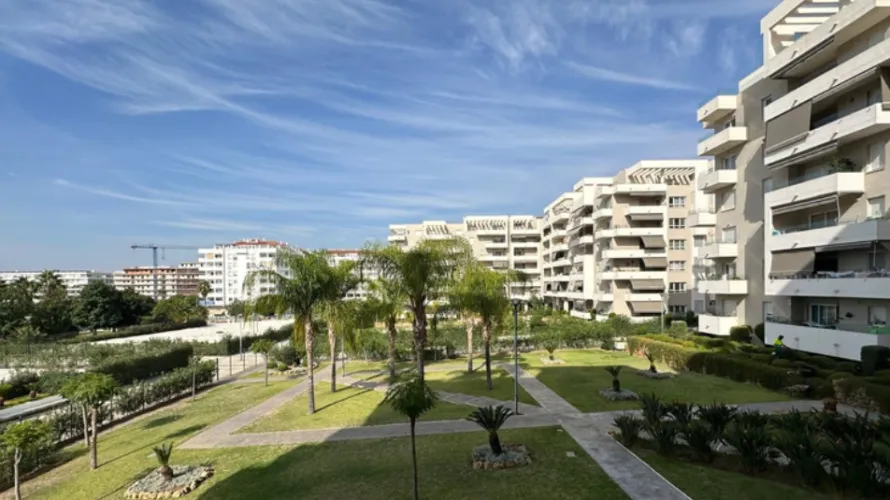 Apartamento de 3 dormitorios en Nueva Andalucía, Spain No. 661 № 15