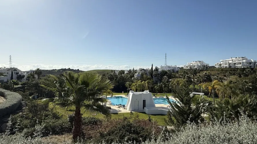 Apartamento de 2 dormitorios en Estepona, Spain No. 609 № 4