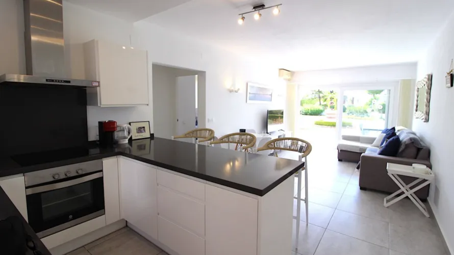 Apartamento de 2 dormitorios en Estepona, Spain No. 783 № 8