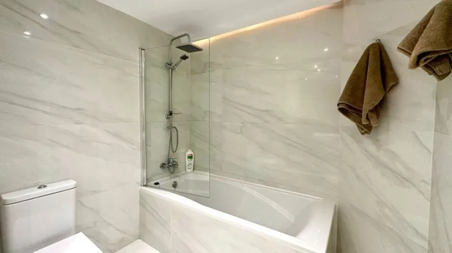 Apartamento de 2 dormitorios en Estepona, Spain No. 444 № 8