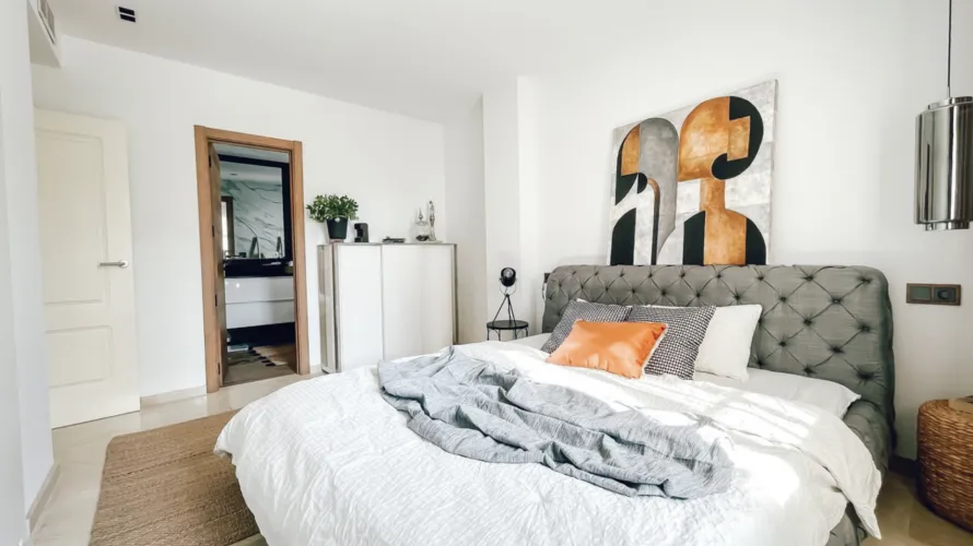 Apartamento de 2 dormitorios en Marbella, Spain No. 779 № 1