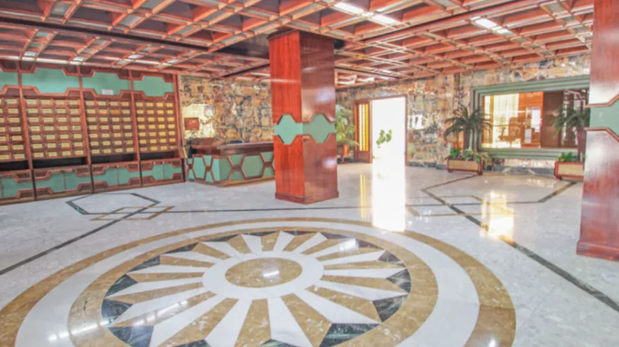 Apartamento de 2 dormitorios en Marbella, Spain No. 668 № 1