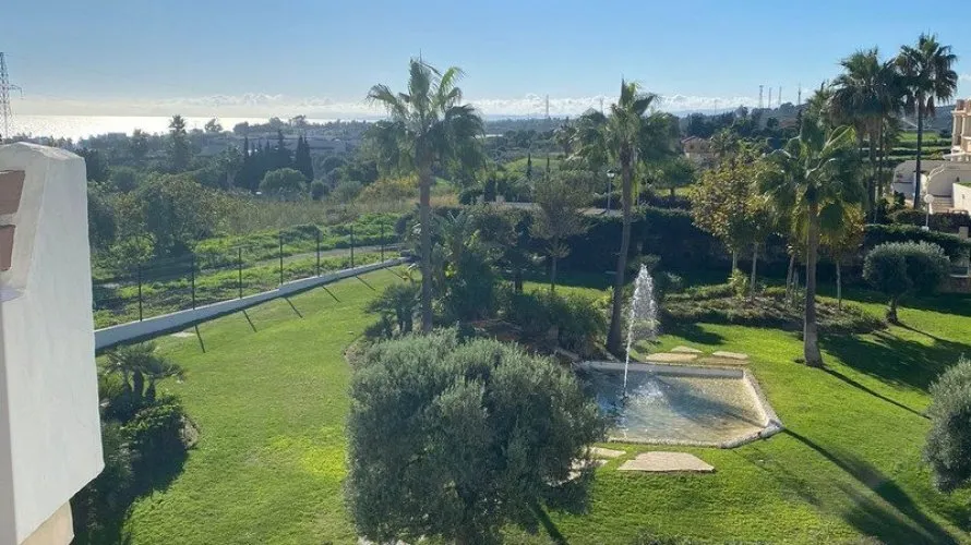 Apartamento de 2 dormitorios en Estepona, Spain No. 639 № 24