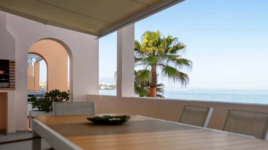 Apartamento de 3 dormitorios en Estepona, Spain No. 792 № 2