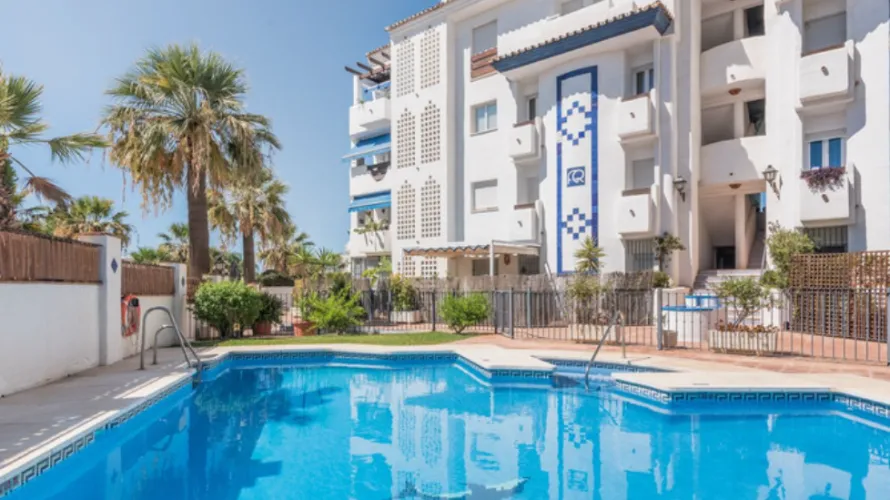Apartamento de 2 dormitorios en Marbella, Spain No. 617 № 17