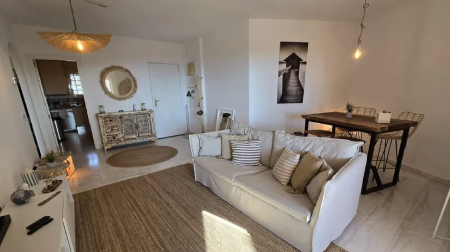 Apartamento de 2 dormitorios en Marbella, Spain No. 727 № 19