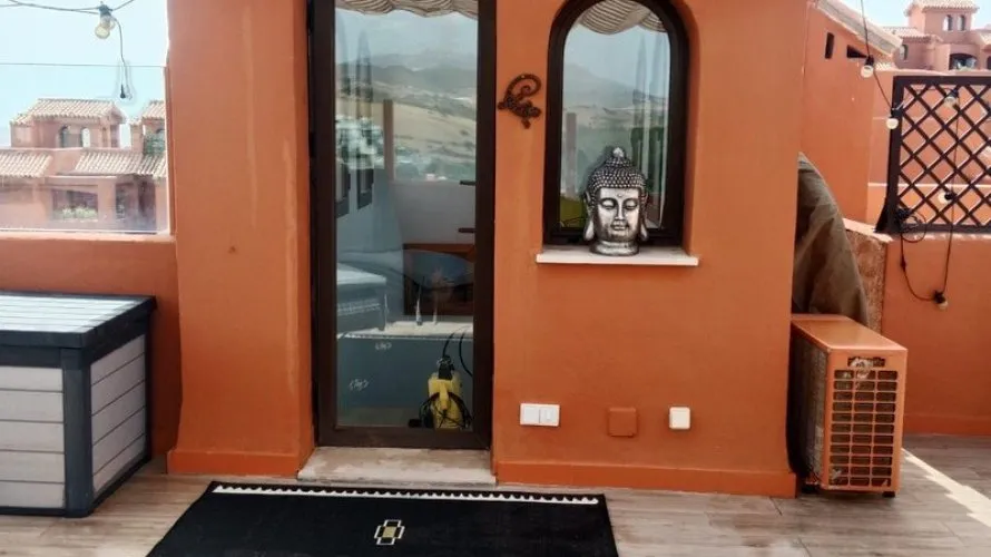 Dúplex de 3 dormitorios en Estepona, Spain No. 500 № 7