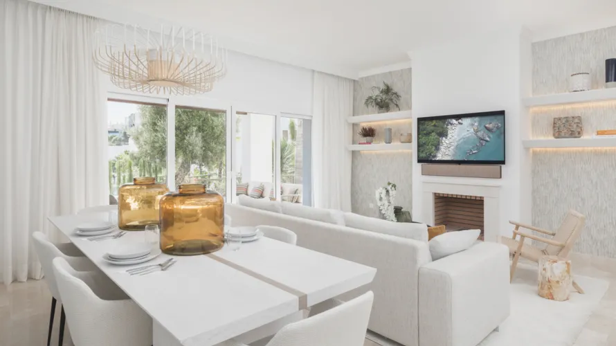 Apartamento de 3 dormitorios en Benahavís, Spain No. 350 № 2