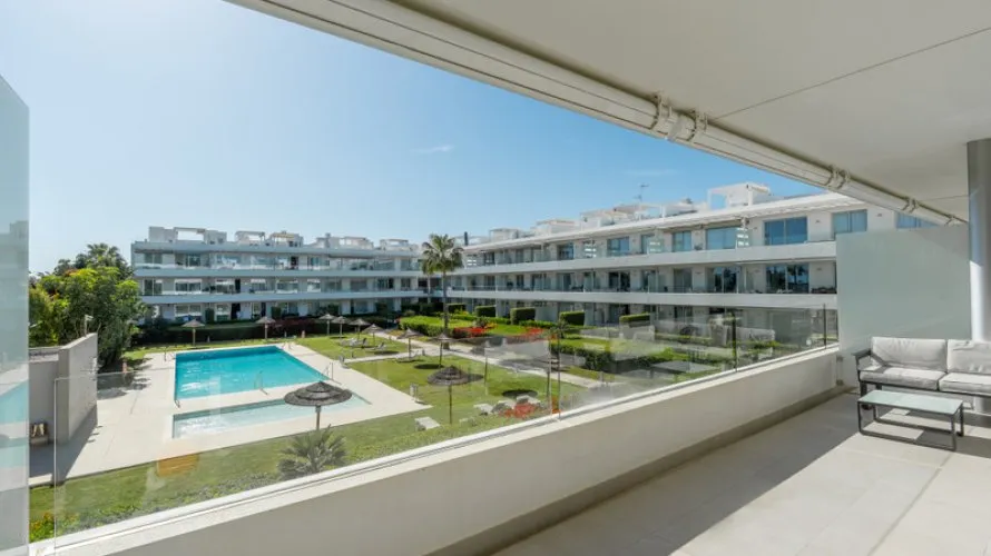 Apartamento de 2 dormitorios en Estepona, Spain No. 648 № 20