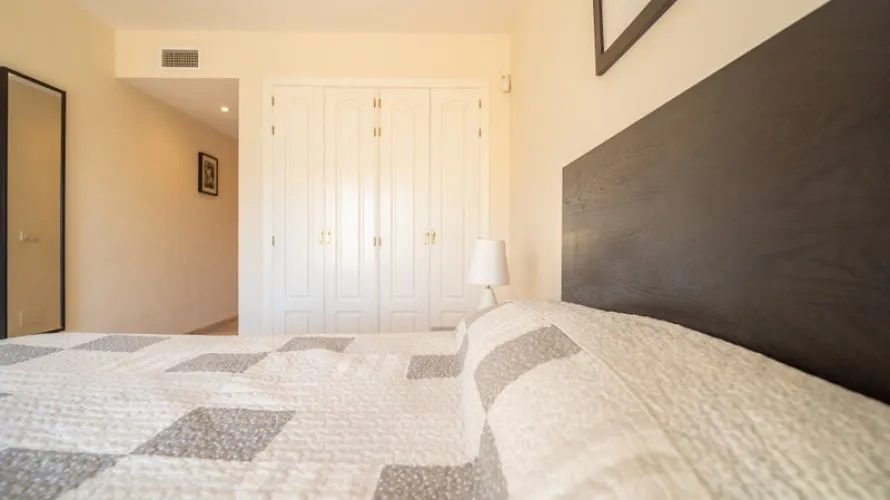 Apartamento de 2 dormitorios en Estepona, Spain No. 483 № 16