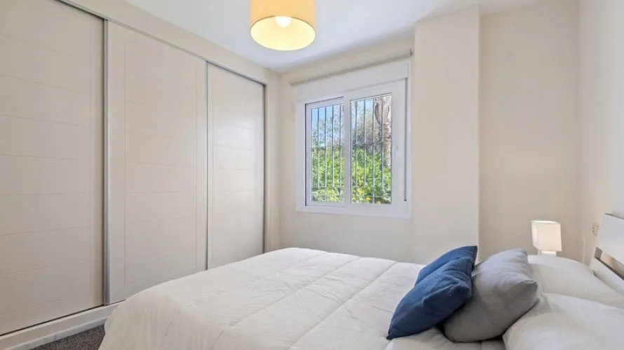 Apartamento de 2 dormitorios en Estepona, Spain No. 645 № 13