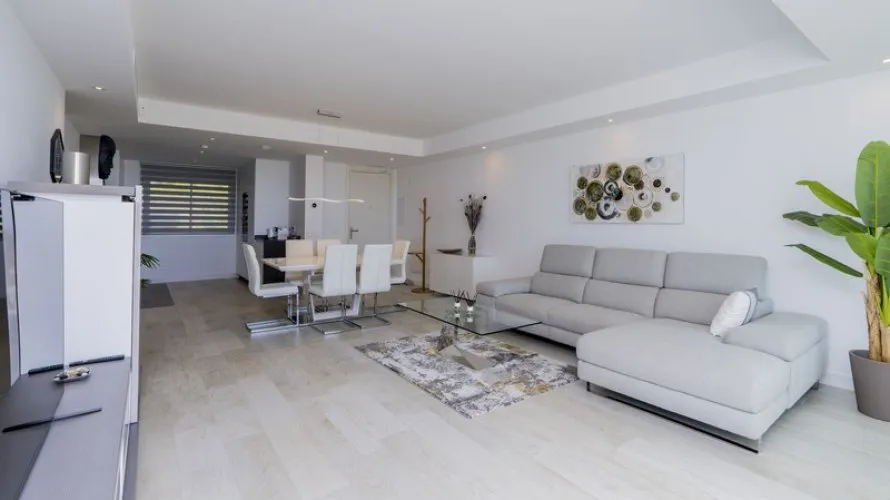 Apartamento de 2 dormitorios en Estepona, Spain No. 655 № 10