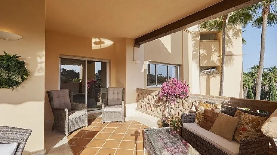 Apartamento de 2 dormitorios en Marbella, Spain No. 716 № 15