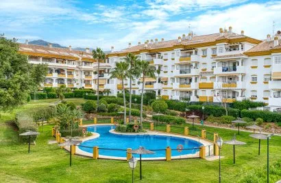 Apartamento de 3 dormitorios en Marbella, Spain No. 699