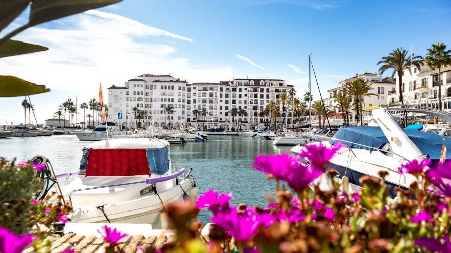 Dúplex de 2 dormitorios en Manilva, Spain No. 700 № 1