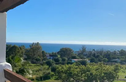 Apartamento de 2 dormitorios en Estepona, Spain No. 639