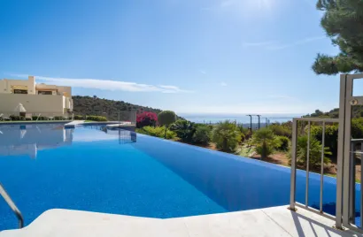 Apartamento de 2 dormitorios en Marbella, Spain No. 684