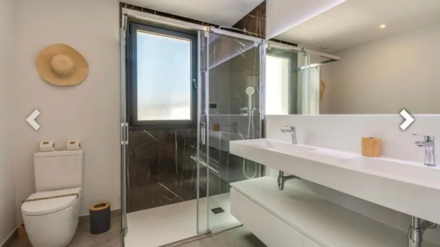 Dúplex de 3 dormitorios en Estepona, Spain No. 525 № 10