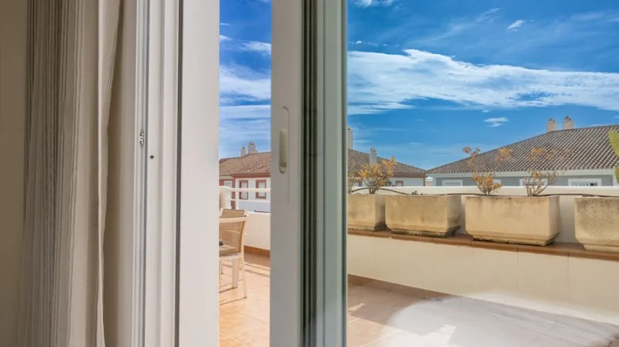 Apartamento de 2 dormitorios en Estepona, Spain No. 415 № 7