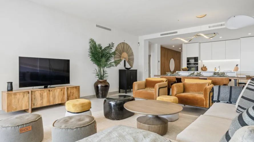 Apartamento de 3 dormitorios en Marbella, Spain No. 530