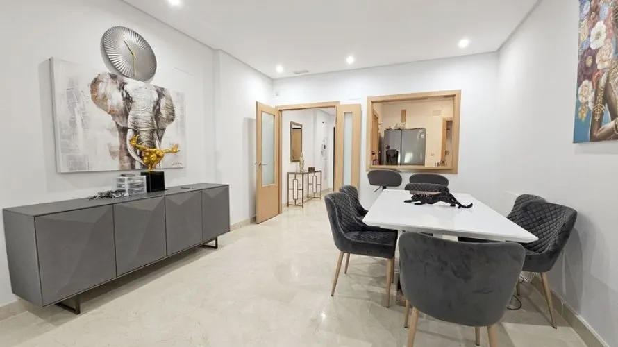 Apartamento de 3 dormitorios en Marbella, Spain No. 798 № 1