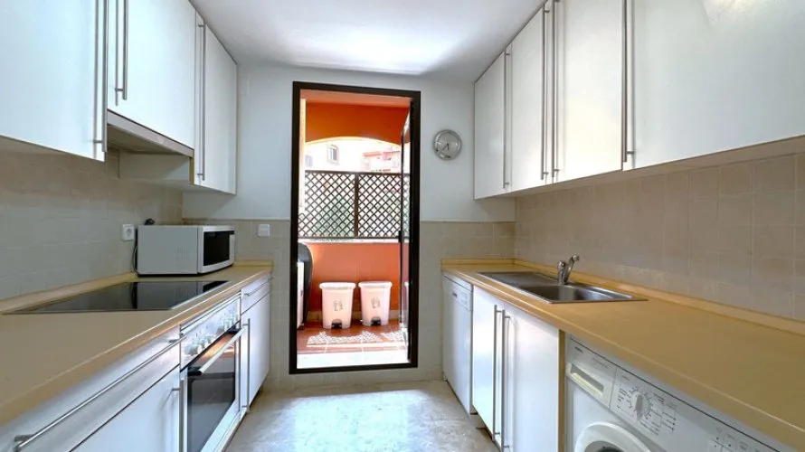 Dúplex de 3 dormitorios en Estepona, Spain No. 432 № 13