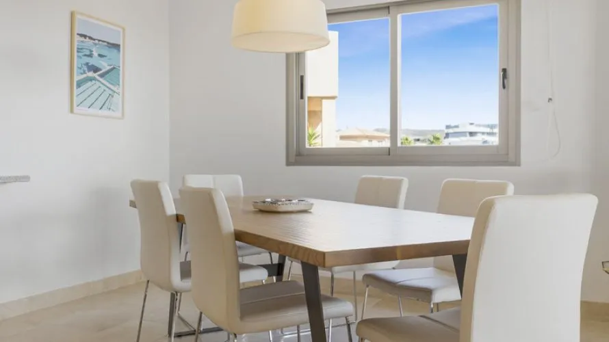 Apartamento de 3 dormitorios en Estepona, Spain No. 445 № 2