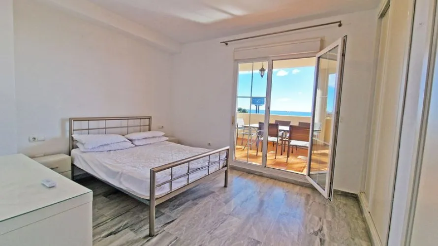 Apartamento de 3 dormitorios en Marbella, Spain No. 623 № 23