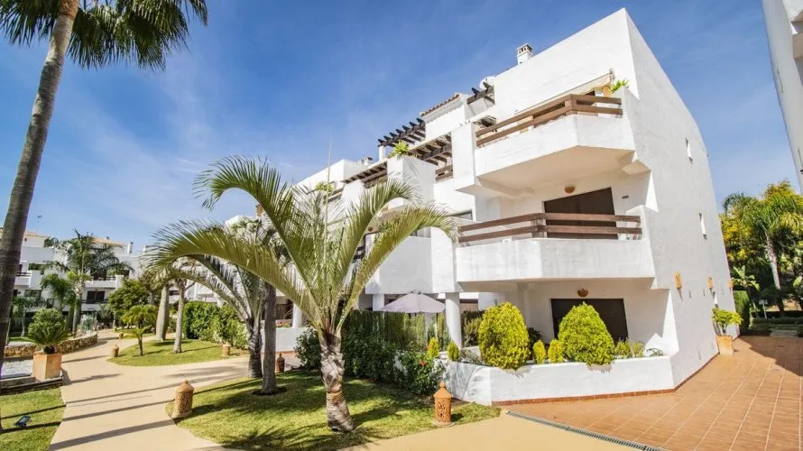 Apartamento de 2 dormitorios en Estepona, Spain No. 665 № 9