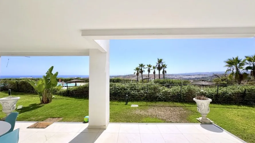 Apartamento de 3 dormitorios en Estepona, Spain No. 710 № 23