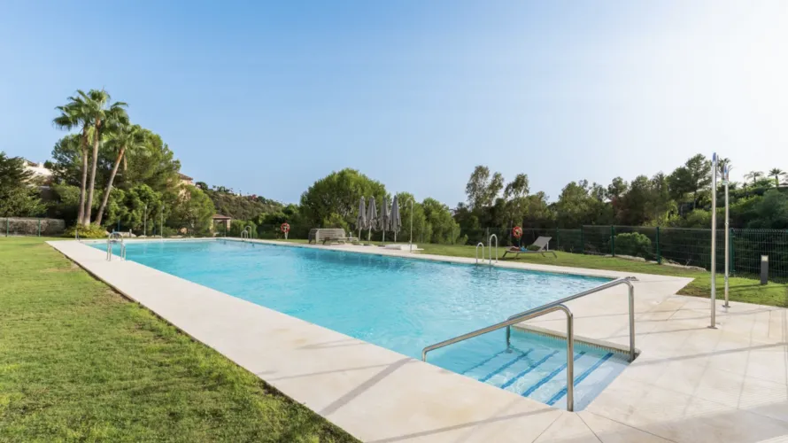 Apartamento de 3 dormitorios en Benahavís, Spain No. 465 № 1