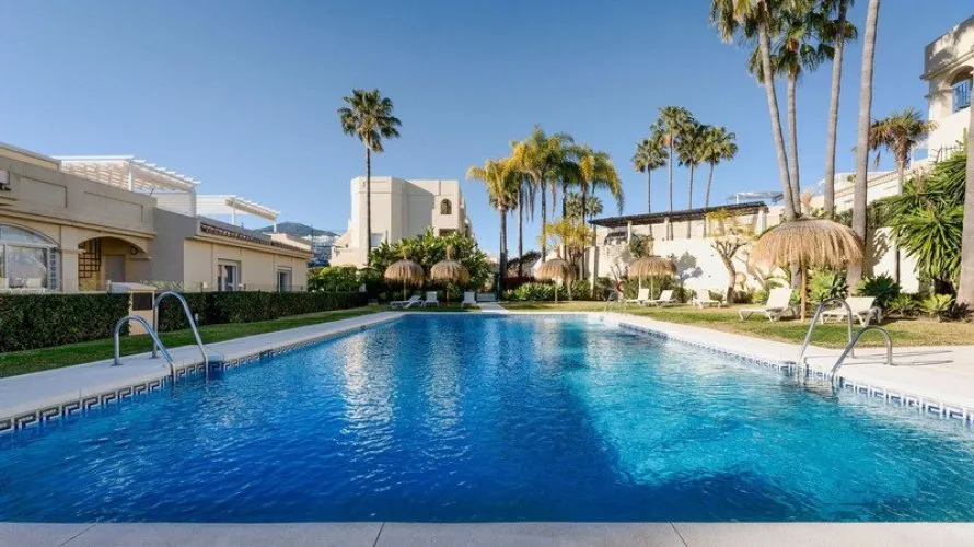 Apartamento de 3 dormitorios en Benahavís, Spain No. 307 № 4